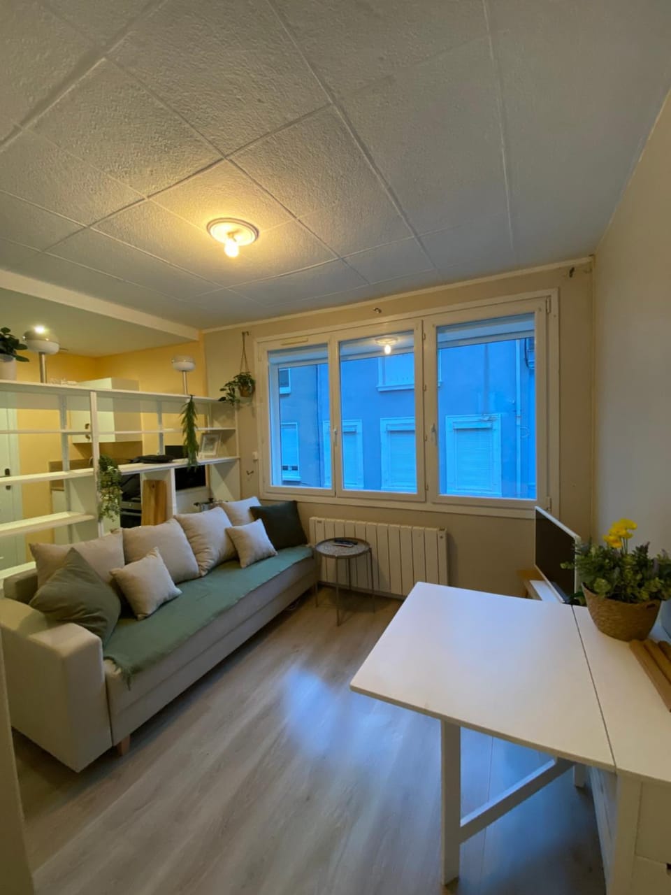 TV and multimedia, Kitchen or kitchenette, Living room, Seating area