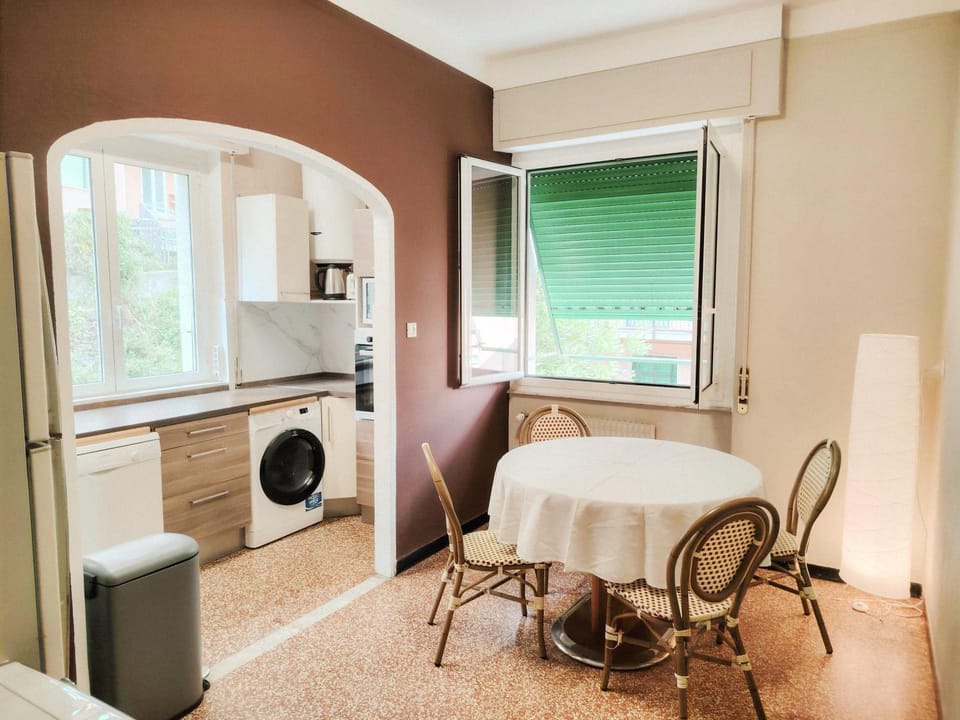 Kitchen or kitchenette, Living room, Dining area, washing machine, dryer