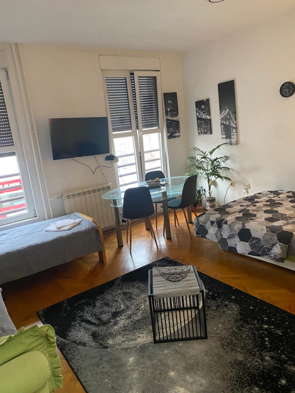 Bed, TV and multimedia, Living room, Photo of the whole room, Bedroom
