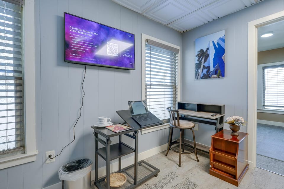 Explore WMU, Dtwn & Breweries! Couple’s Retreat Apartment in Kalamazoo