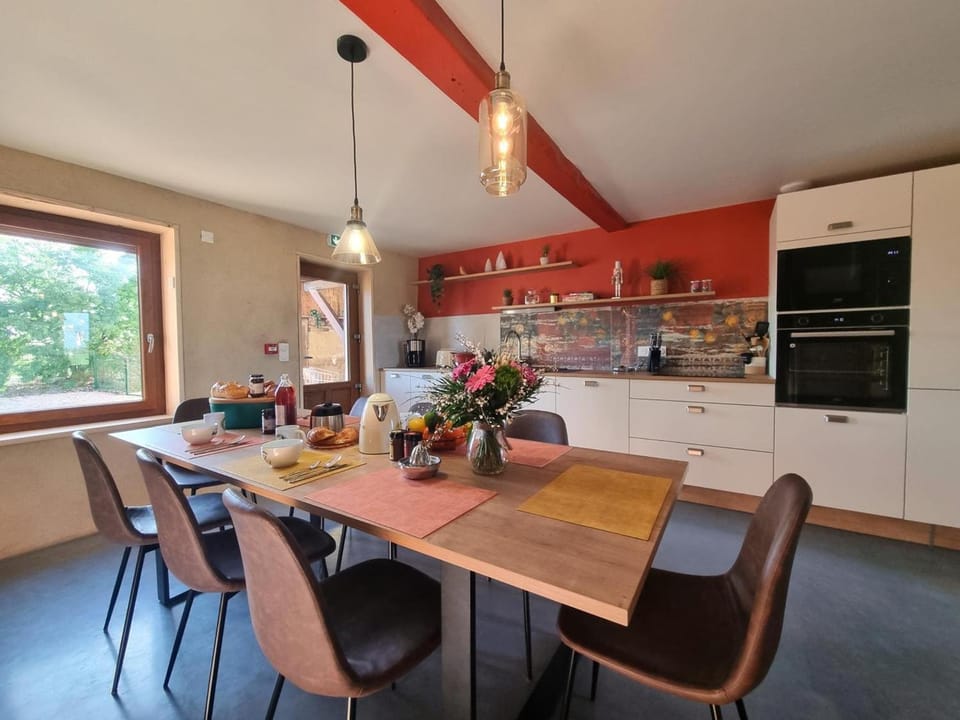 Gîte de Charme avec SPA et Parking Privé à la Campagne - FR-1-496-310 House in Auvergne-Rhône-Alpes