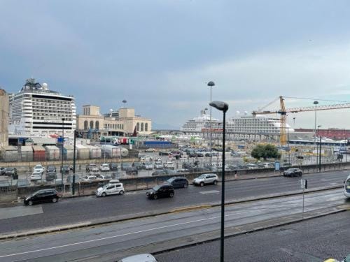 Property building, Day, City view, Location