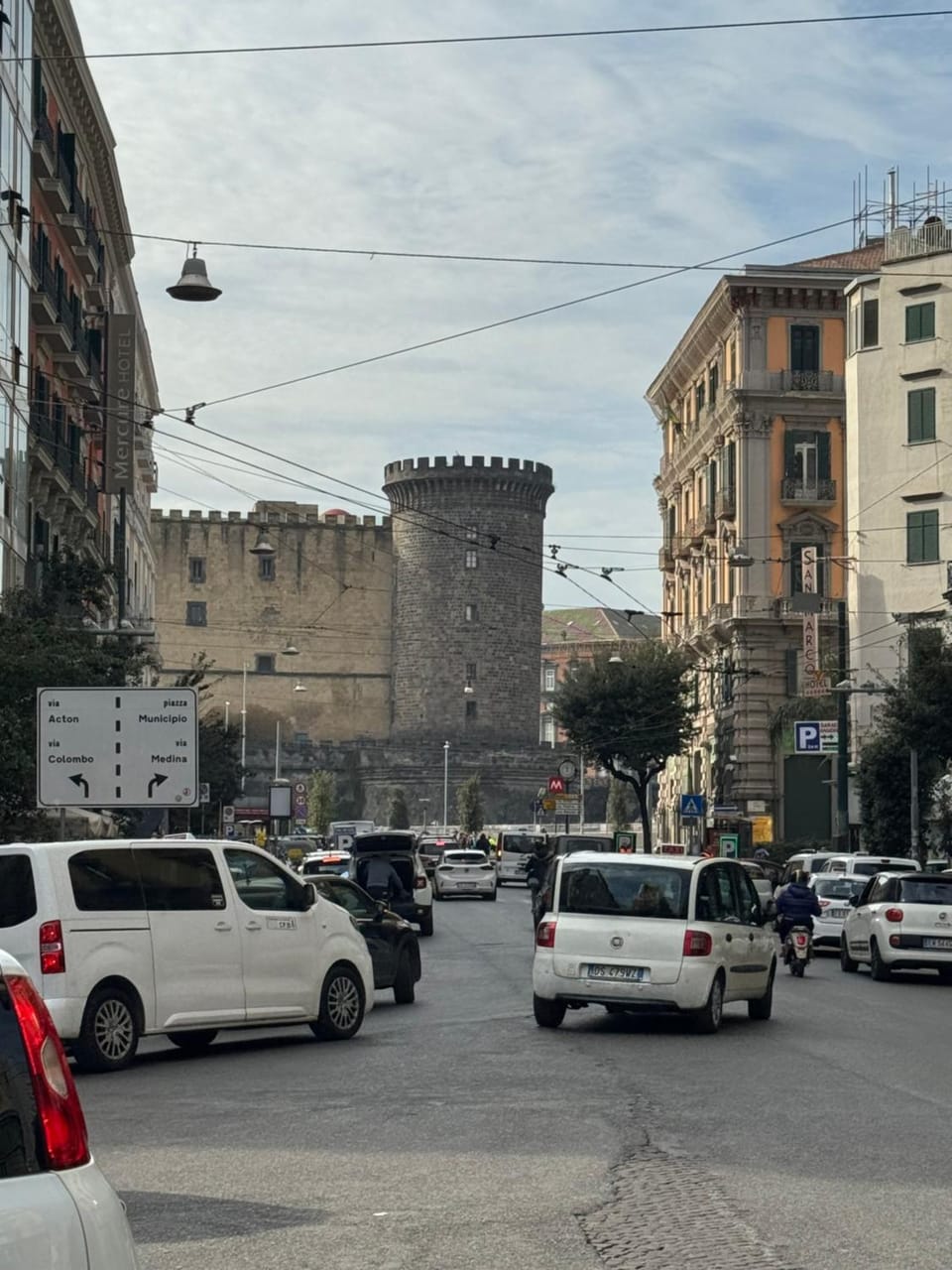 Day, Neighbourhood, City view, Landmark view, Street view, Location, Parking