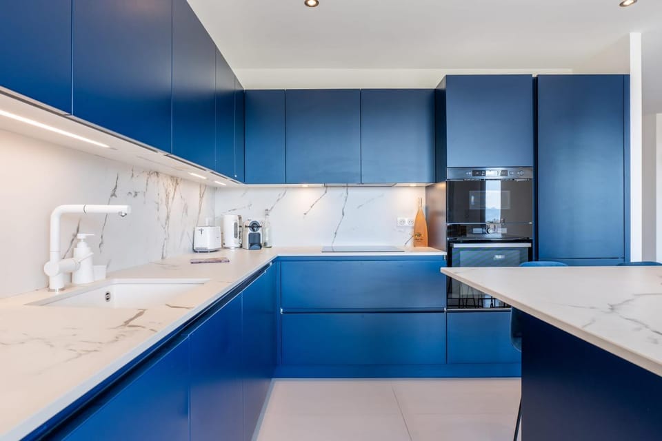 Kitchen or kitchenette, oven, stove