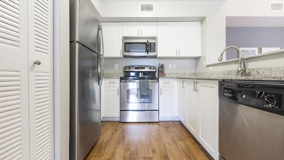 Landing - Modern Apartment with Amazing Amenities (ID9128X60) Apartment in Coconut Creek