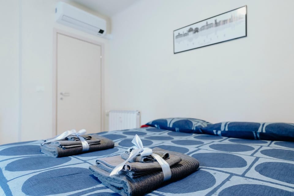 Decorative detail, Bedroom, towels, air conditioner