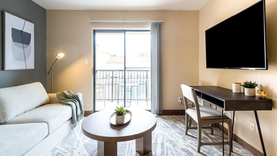 Landing - Modern Apartment with Amazing Amenities (ID7446X96) Apartment in Rio Rancho