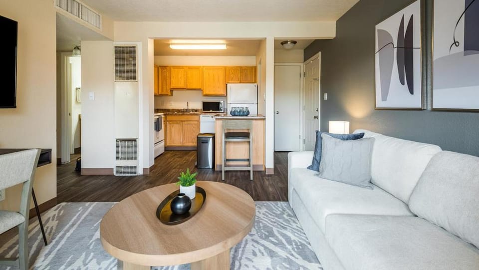 Landing - Modern Apartment with Amazing Amenities (ID7446X96) Apartment in Rio Rancho