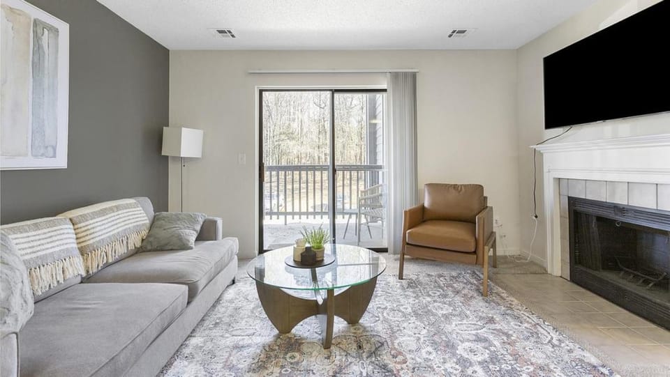 Landing - Modern Apartment with Amazing Amenities (ID3749X24) Apartment in Three Chopt