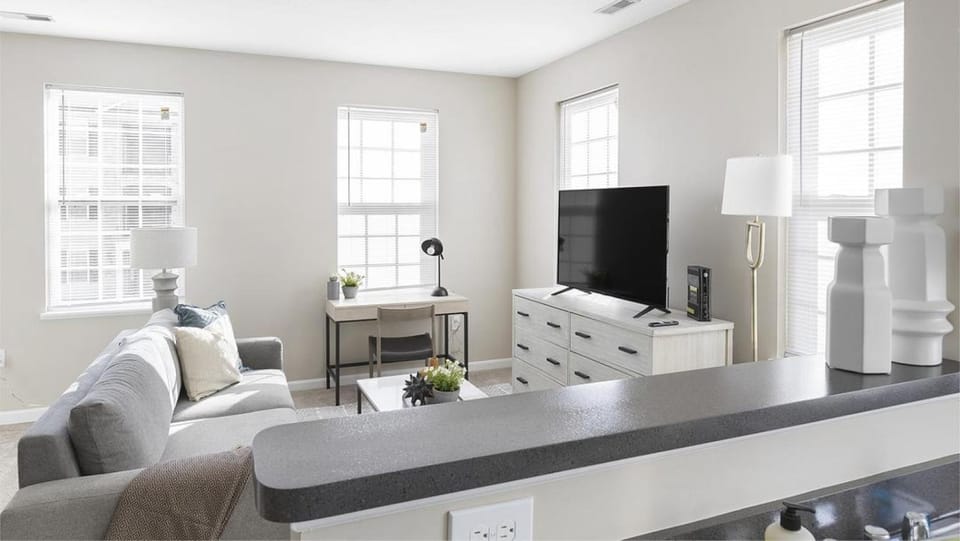 Landing - Modern Apartment with Amazing Amenities (ID1179X386) Apartment in Ohio