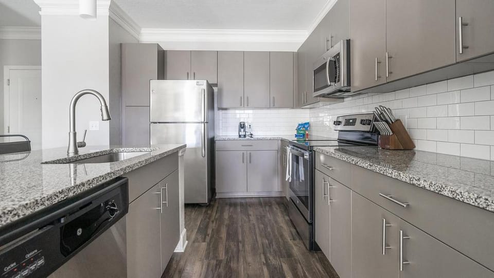 Landing - Modern Apartment with Amazing Amenities (ID1282X159) Apartment in Cary