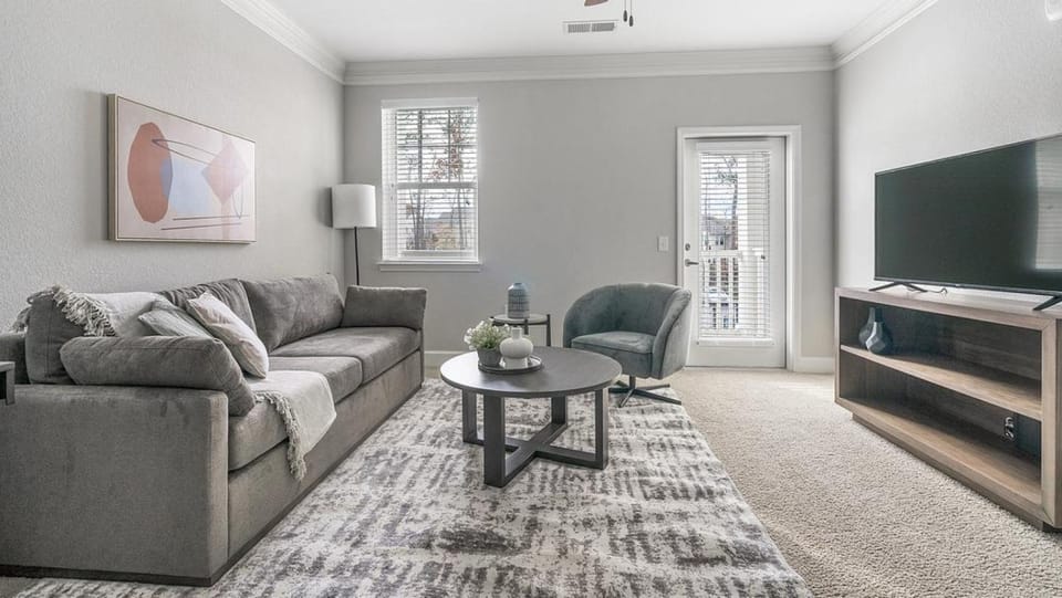 Landing - Modern Apartment with Amazing Amenities (ID1282X159) Apartment in Cary