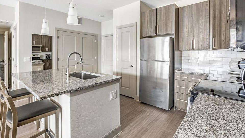 Landing - Modern Apartment with Amazing Amenities (ID7956X19) Apartment in La Porte