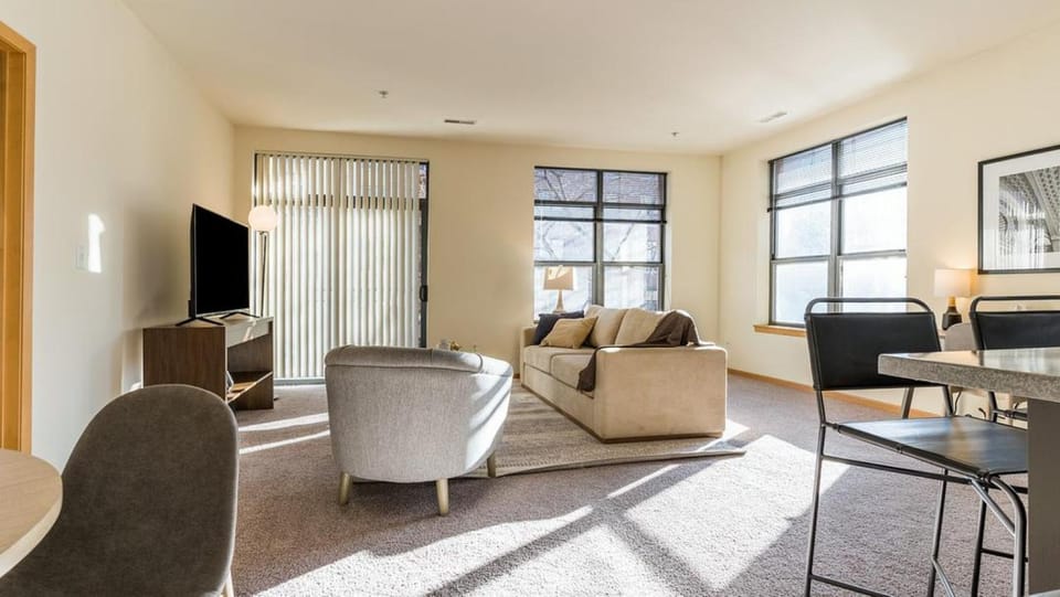 Landing - Modern Apartment with Amazing Amenities (ID7898X83) Apartment in Milwaukee
