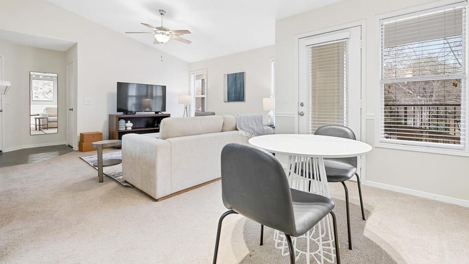 Landing - Modern Apartment with Amazing Amenities (ID8245X00) Apartment in Winston-Salem