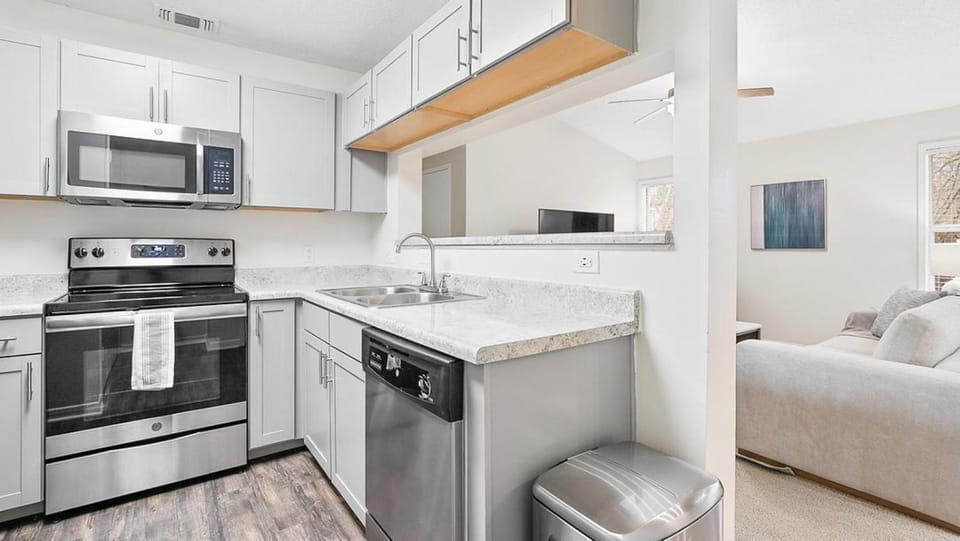 Landing - Modern Apartment with Amazing Amenities (ID8245X00) Apartment in Winston-Salem