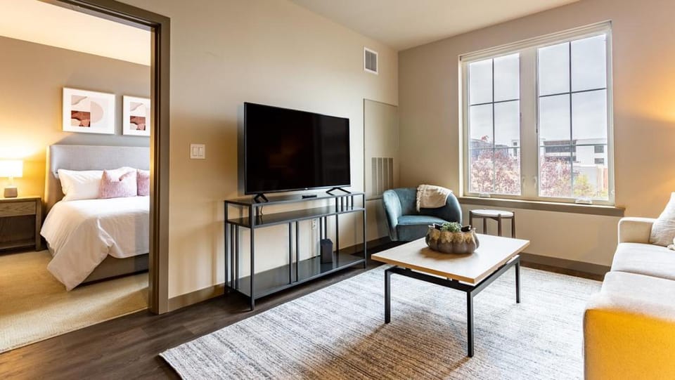 Landing - Modern Apartment with Amazing Amenities (ID7585X12) Apartment in Pearl District