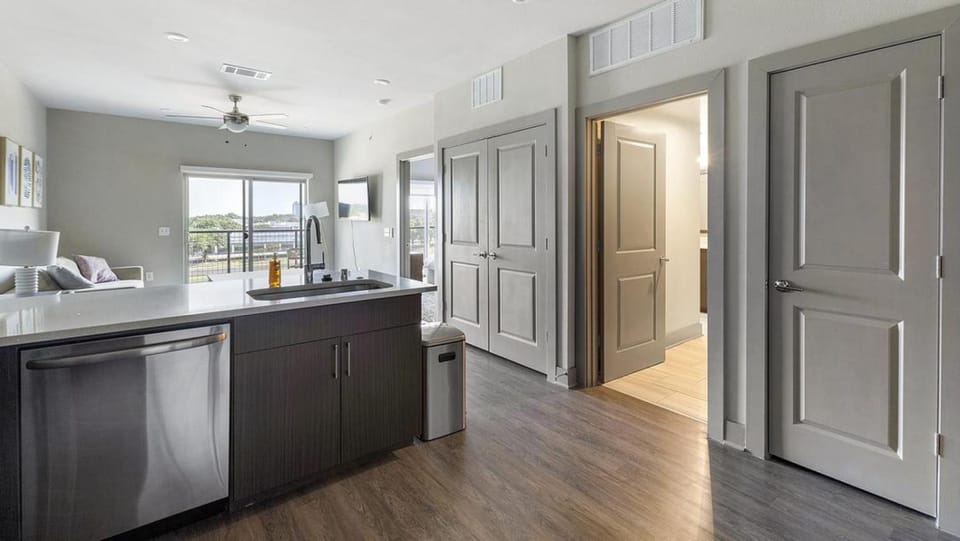 Landing - Modern Apartment with Amazing Amenities (ID9836X14) Apartment in Plano