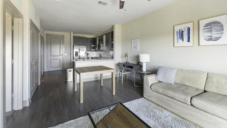 Landing - Modern Apartment with Amazing Amenities (ID9836X14) Apartment in Plano