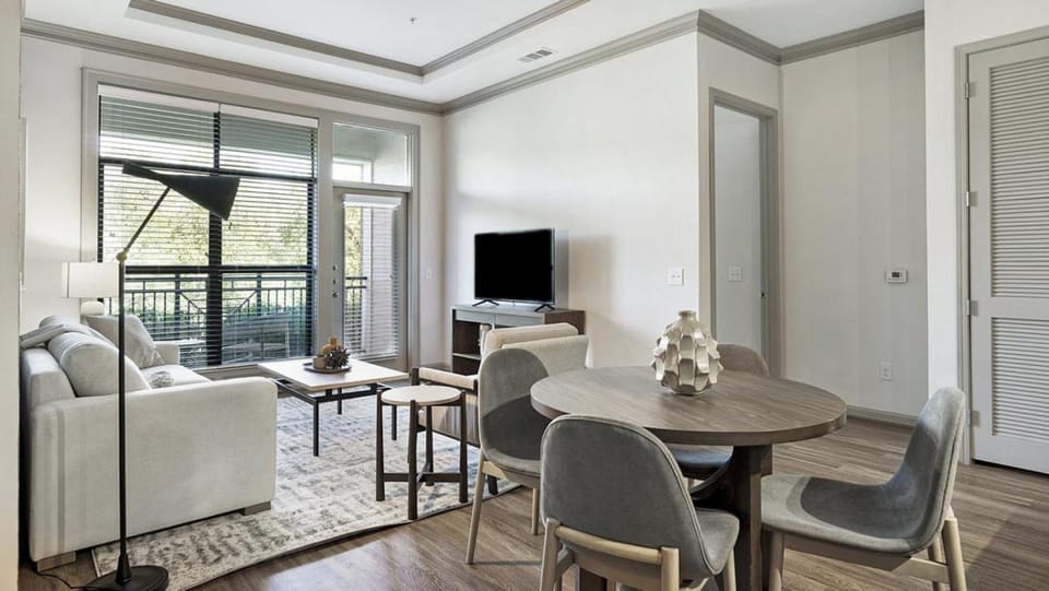 Landing - Modern Apartment with Amazing Amenities (ID8307X00) Apartment in Richardson