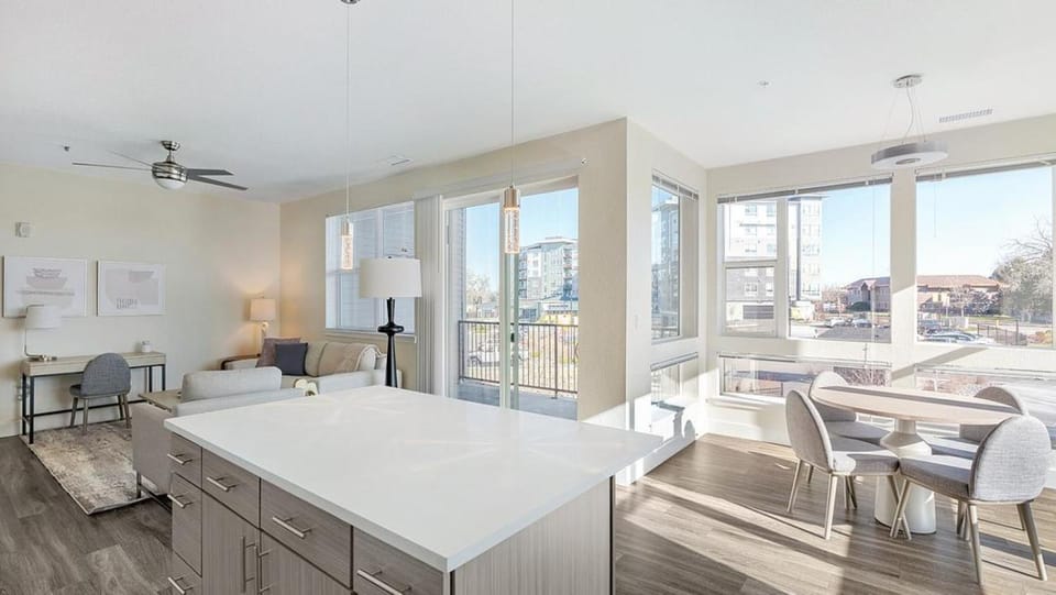 Landing - Modern Apartment with Amazing Amenities (ID2121X24) Apartment in Denver
