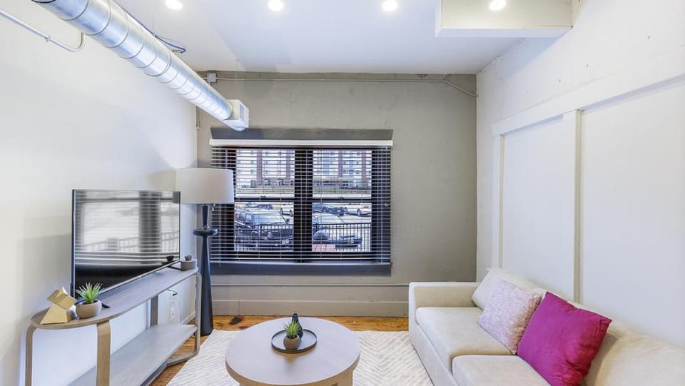 Landing - Modern Apartment with Amazing Amenities (ID9143X30) Apartment in Omaha