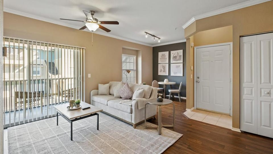 Landing Modern Apartment with Amazing Amenities (ID8674X49) Apartment in Pinellas Park