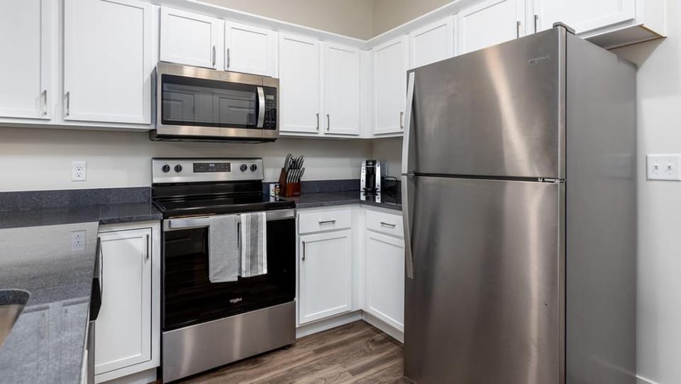 Landing Modern Apartment with Amazing Amenities (ID7297X32) Apartment in Upper Arlington