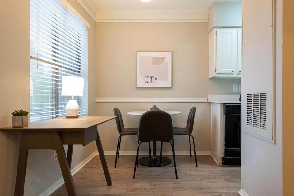 Landing Modern Apartment with Amazing Amenities (ID3620X90) Apartment in Austin