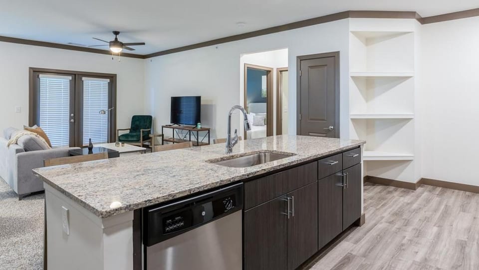 Landing - Modern Apartment with Amazing Amenities (ID6605X81) Apartment in Douglass Hills