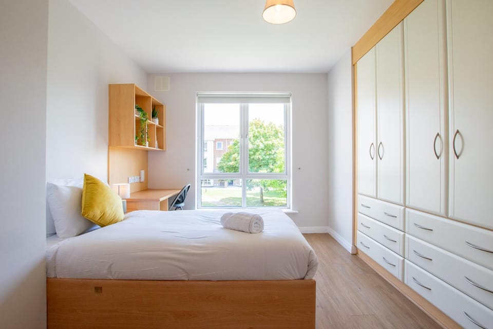 54 - Spacious Townhouse by Shortstays - Parking House in Galway