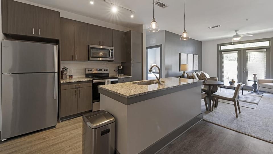 Landing - Modern Apartment with Amazing Amenities (ID9684X38) Apartment in Lake Lanier