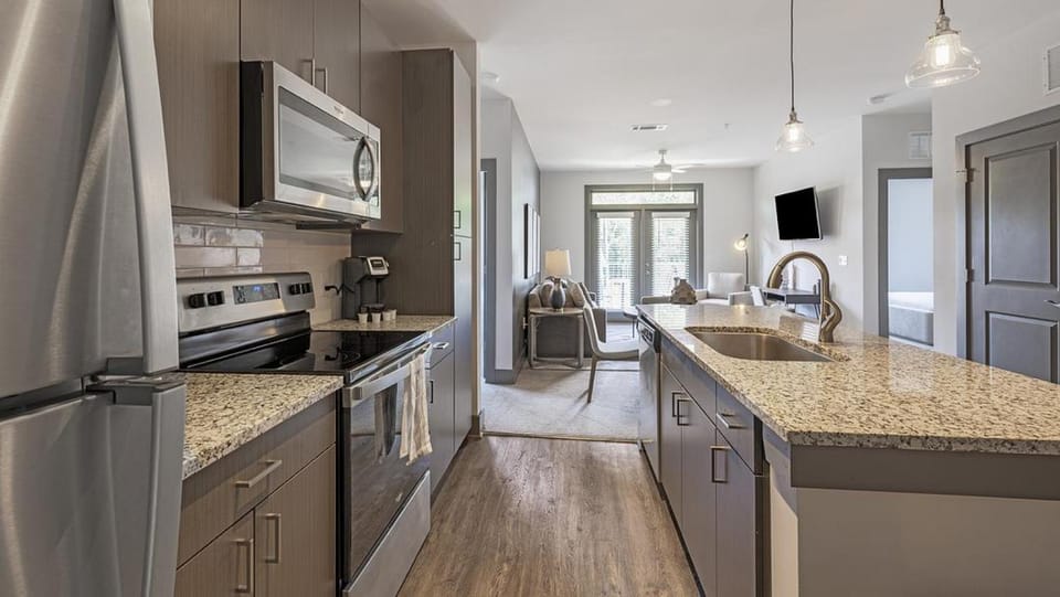 Landing - Modern Apartment with Amazing Amenities (ID9684X38) Apartment in Lake Lanier