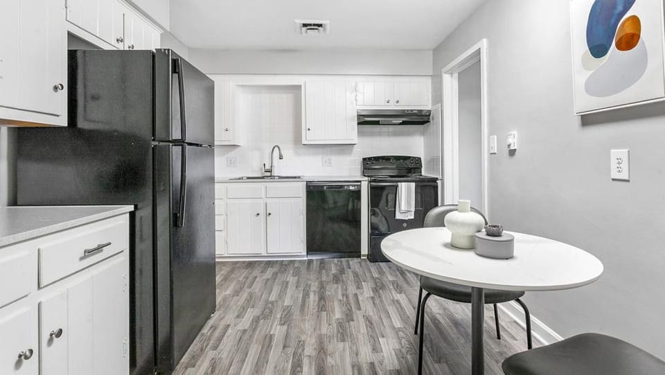 Landing - Modern Apartment with Amazing Amenities (ID1221X009) Apartment in Winston-Salem