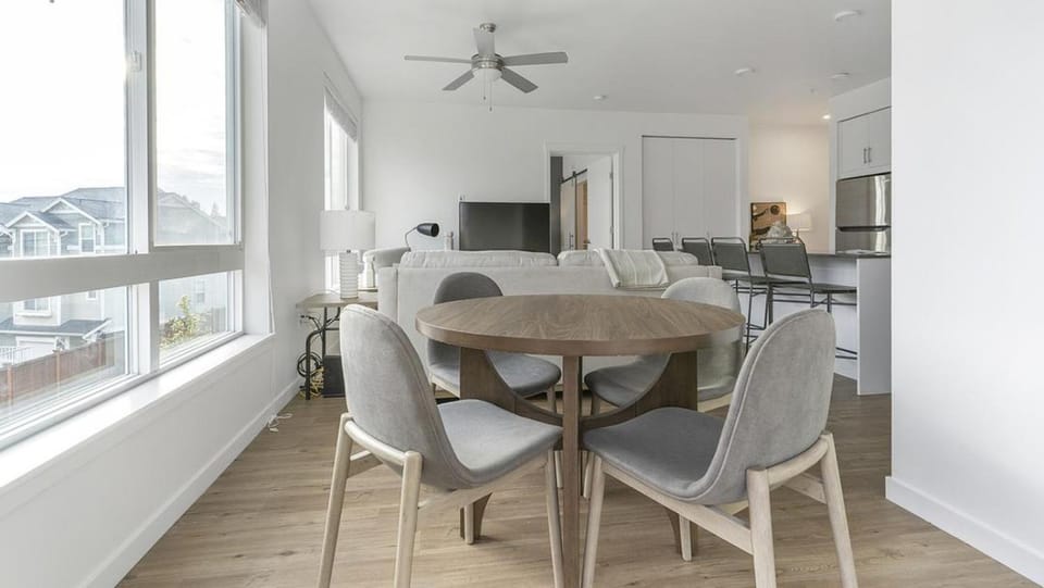 Landing - Modern Apartment with Amazing Amenities (ID5770X48) Apartment in Paine Lake Stickney