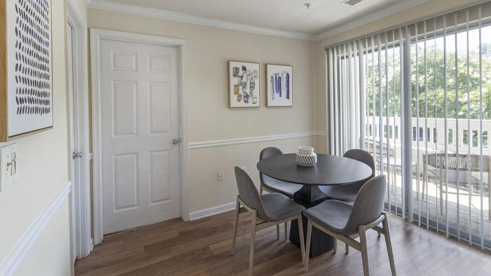 Landing - Modern Apartment with Amazing Amenities (ID1169X399) Apartment in Chesapeake