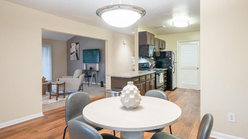 Landing - Modern Apartment with Amazing Amenities (ID8092X75) Apartment in Vestavia Hills