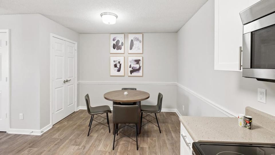 Landing - Modern Apartment with Amazing Amenities (ID8099X10) Apartment in Horn Lake
