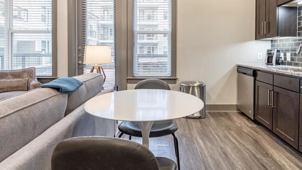 Landing - Modern Apartment with Amazing Amenities (ID4201X06) Apartment in Dallas
