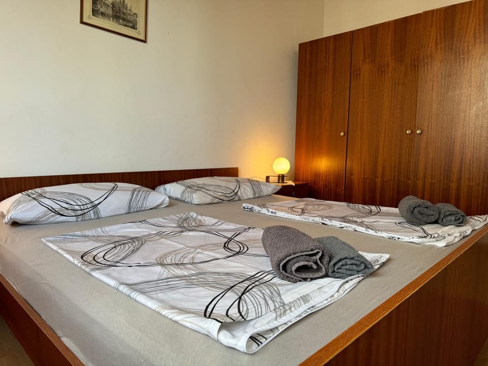 Bed, Bedroom, wardrobe