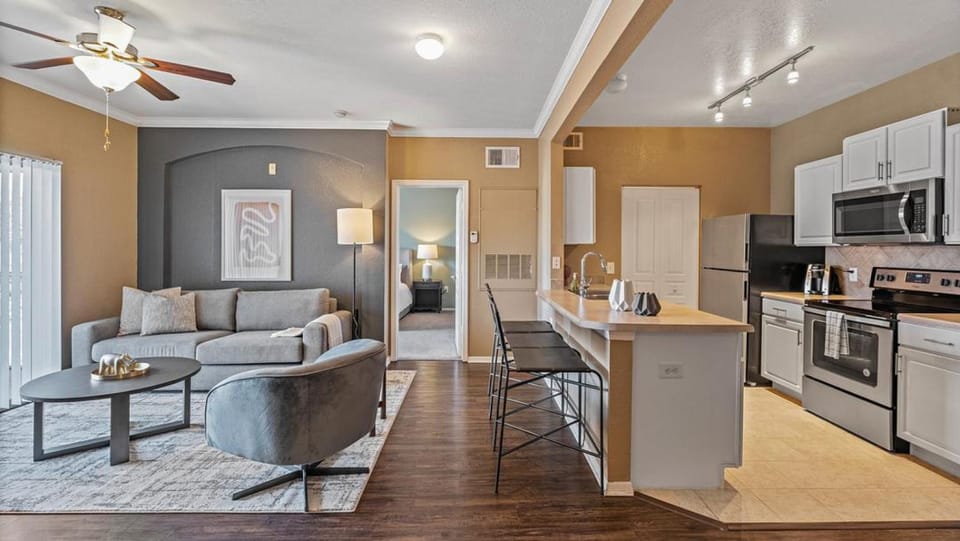 Landing - Modern Apartment with Amazing Amenities (ID7665X48) Apartment in Pinellas Park