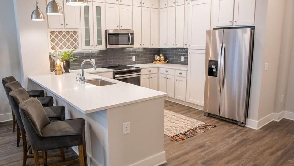 Landing - Modern Apartment with Amazing Amenities (ID1372X711) Apartment in Brentwood