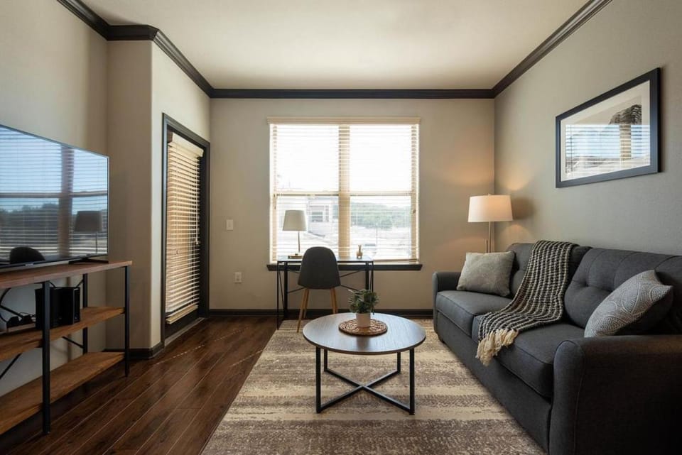 Landing - Modern Apartment with Amazing Amenities (ID1618X47) Apartment in Lake Austin