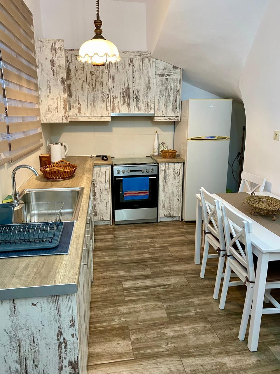 Kitchen or kitchenette, Dining area, dishwasher, pet friendly, stove
