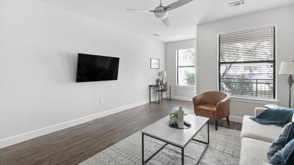 Landing - Modern Apartment with Amazing Amenities (ID1374X291) Apartment in The Colony
