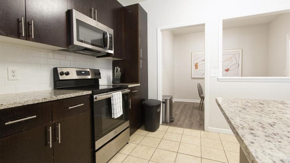 Landing - Modern Apartment with Amazing Amenities (ID6341X56) Apartment in Town N Country