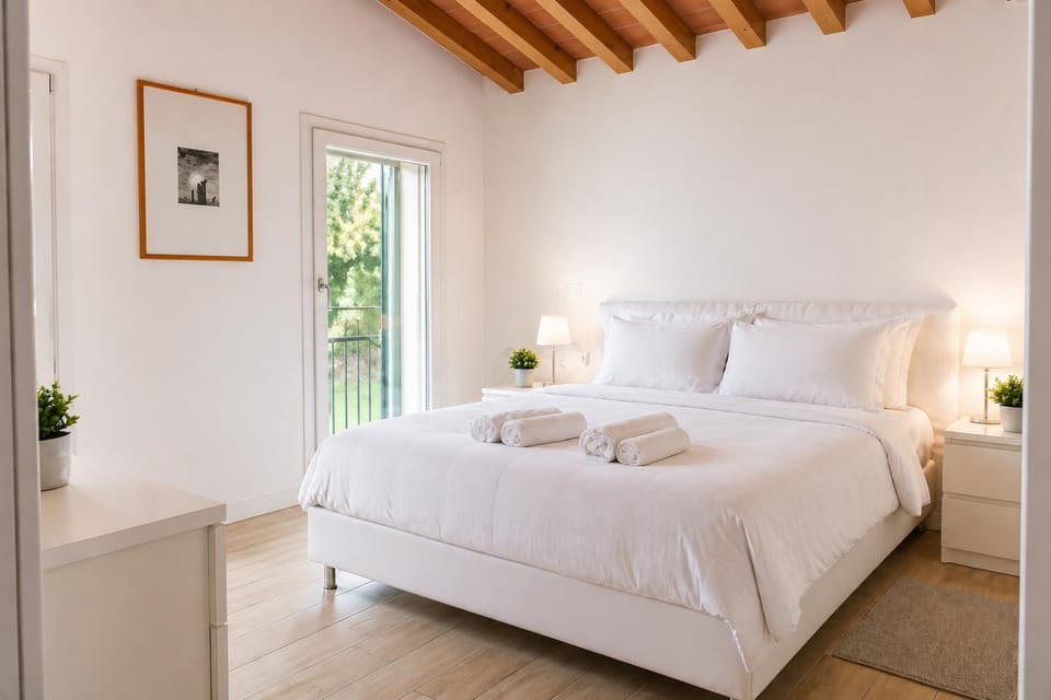 Bedroom, air conditioner