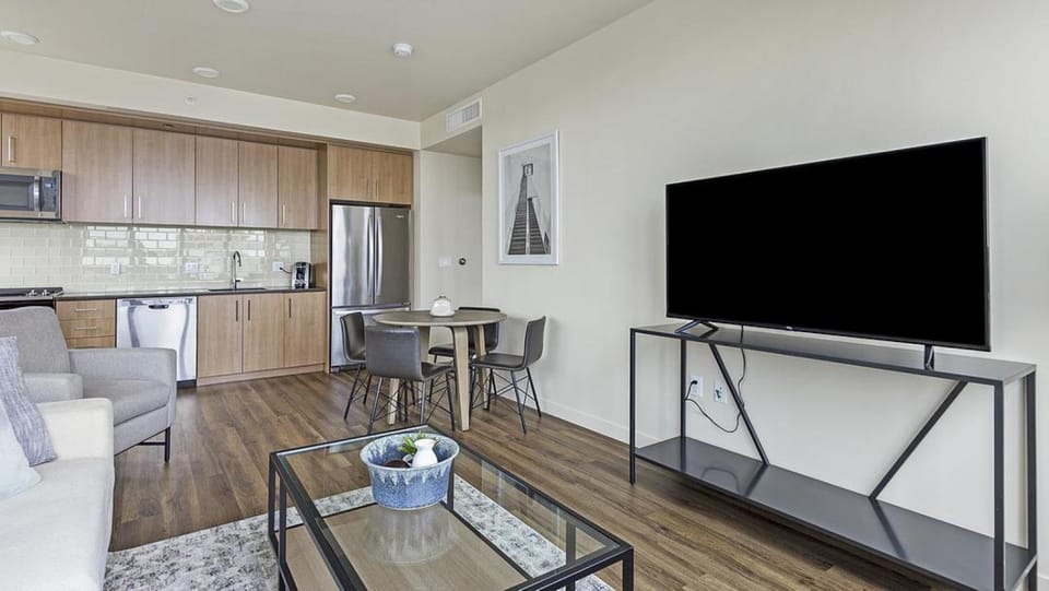 Landing - Modern Apartment with Amazing Amenities (ID1395X882) Apartment in Portland