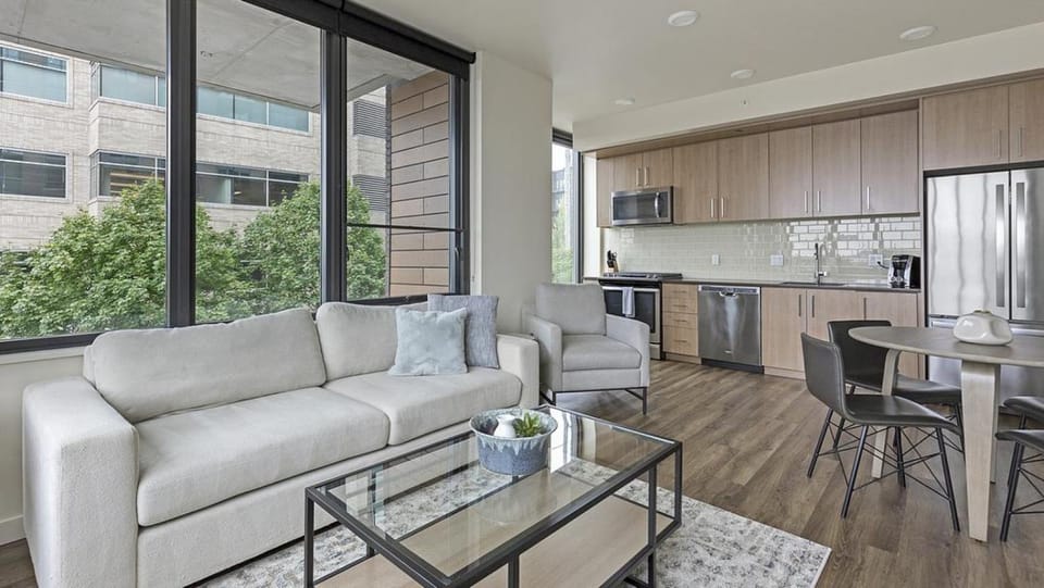 Landing - Modern Apartment with Amazing Amenities (ID1395X882) Apartment in Portland