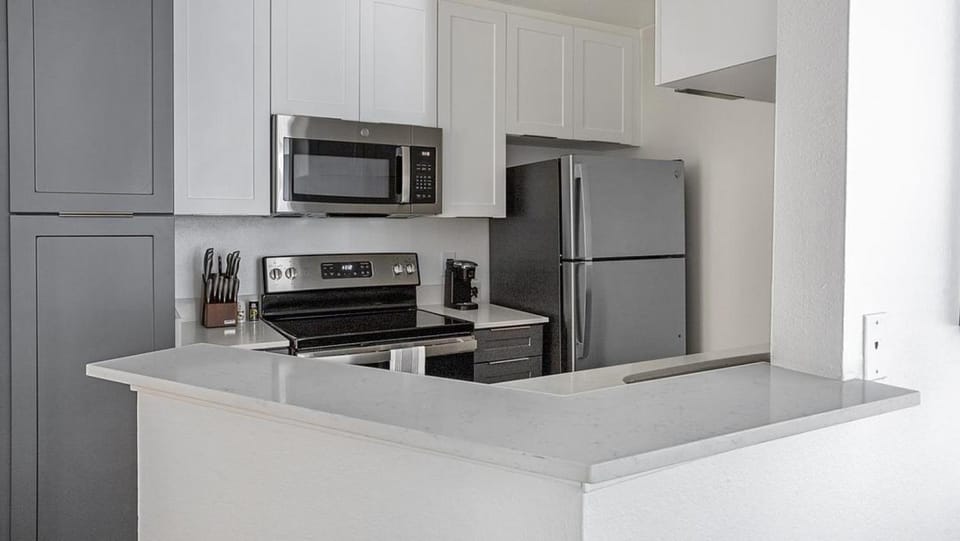 Landing - Modern Apartment with Amazing Amenities (ID7827X62) Apartment in Redondo Beach